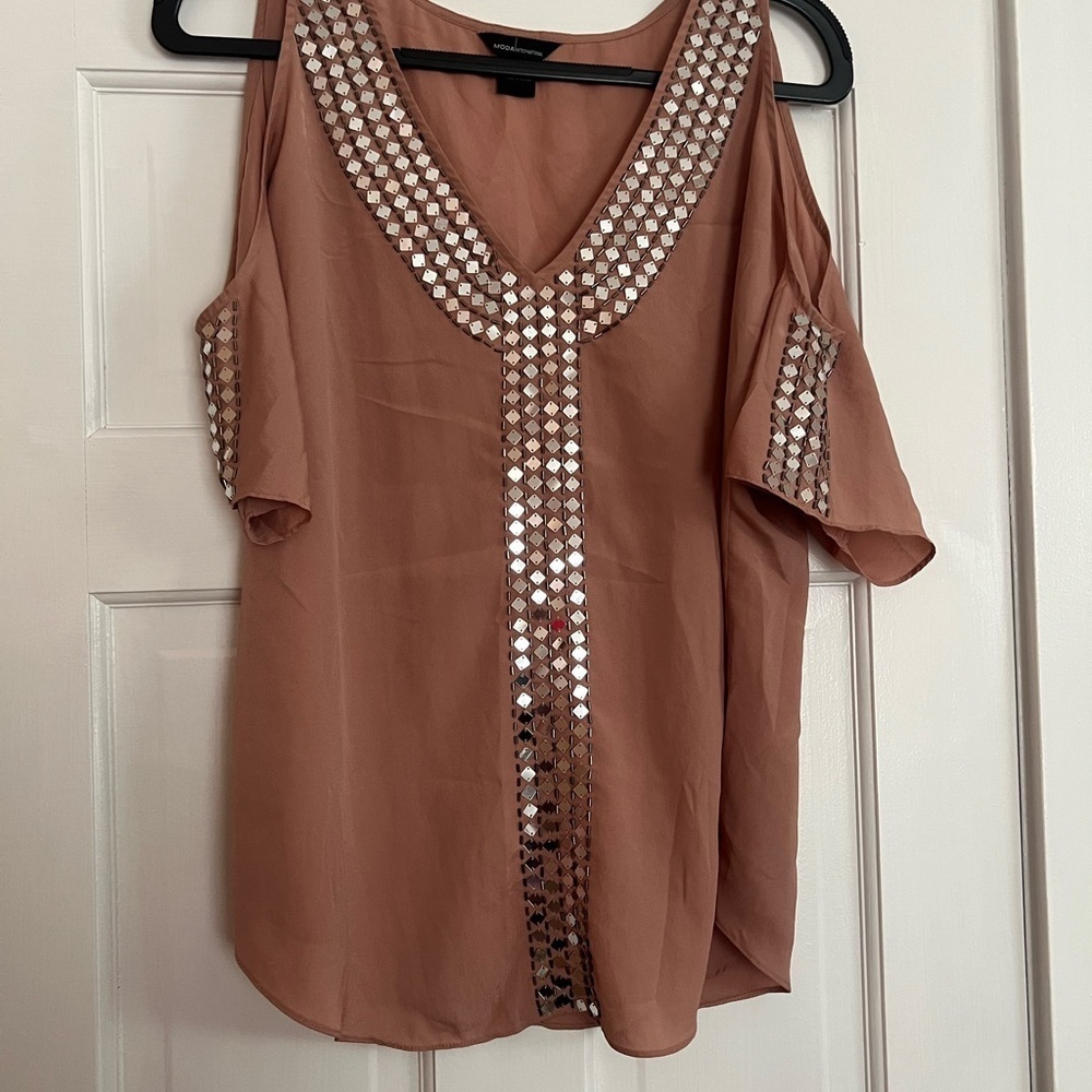 #50 MODA INTERNATIONAL • TAN/MAUVE COLD SHOULDER TOP • MIRROR EMBELLISHMENT